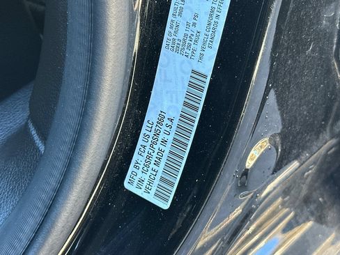 Used 2025 RAM 1500 Laramie AWD/4WD image 28
