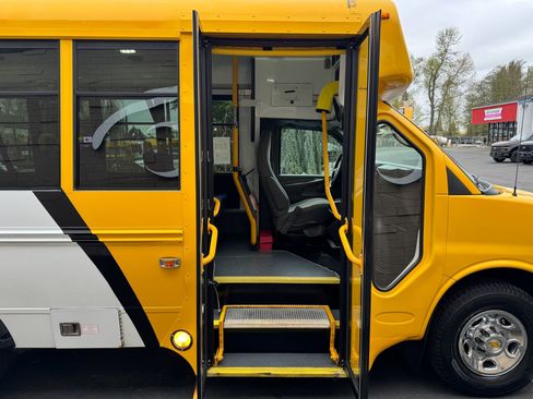 Used 2014 Chevrolet Express 3500 image 25