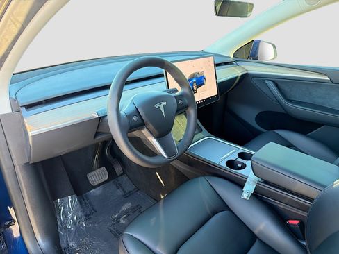 Used 2023 Tesla Model Y Long Range image 25