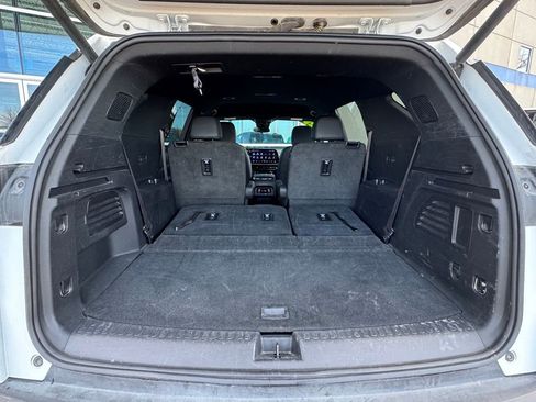 Used 2025 Chevrolet Traverse LT image 30