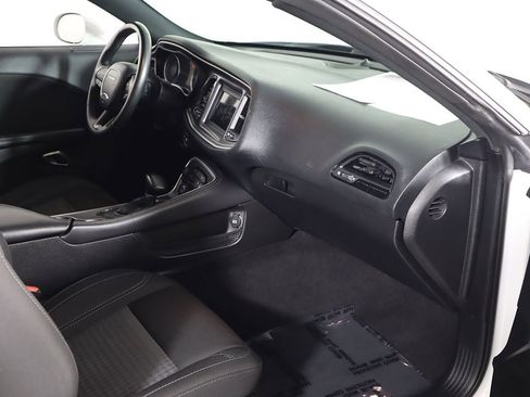 Used 2019 Dodge Challenger SXT image 18
