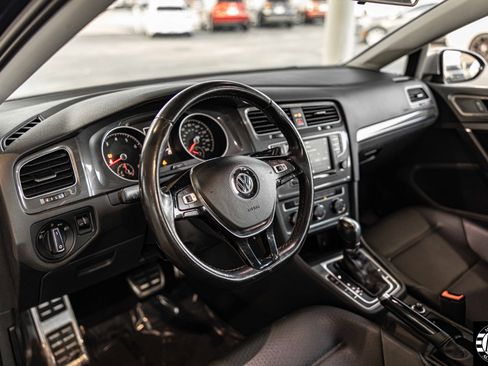 Used 2017 Volkswagen Golf Alltrack S image 19