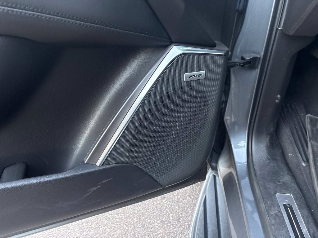 Used 2019 Cadillac Escalade Luxury AWD/4WD image 10