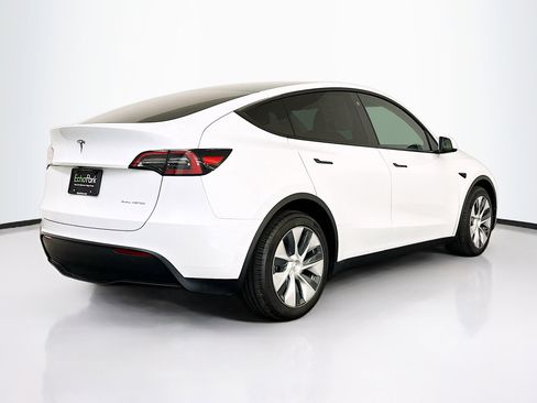 Used 2023 Tesla Model Y Long Range image 9