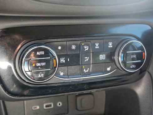 Used 2022 Buick Encore GX Select w/ Sport Touring Package FWD image 25