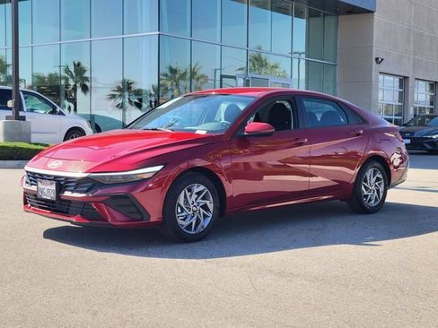 Certified 2025 Hyundai Elantra Hybrid FWD image 2