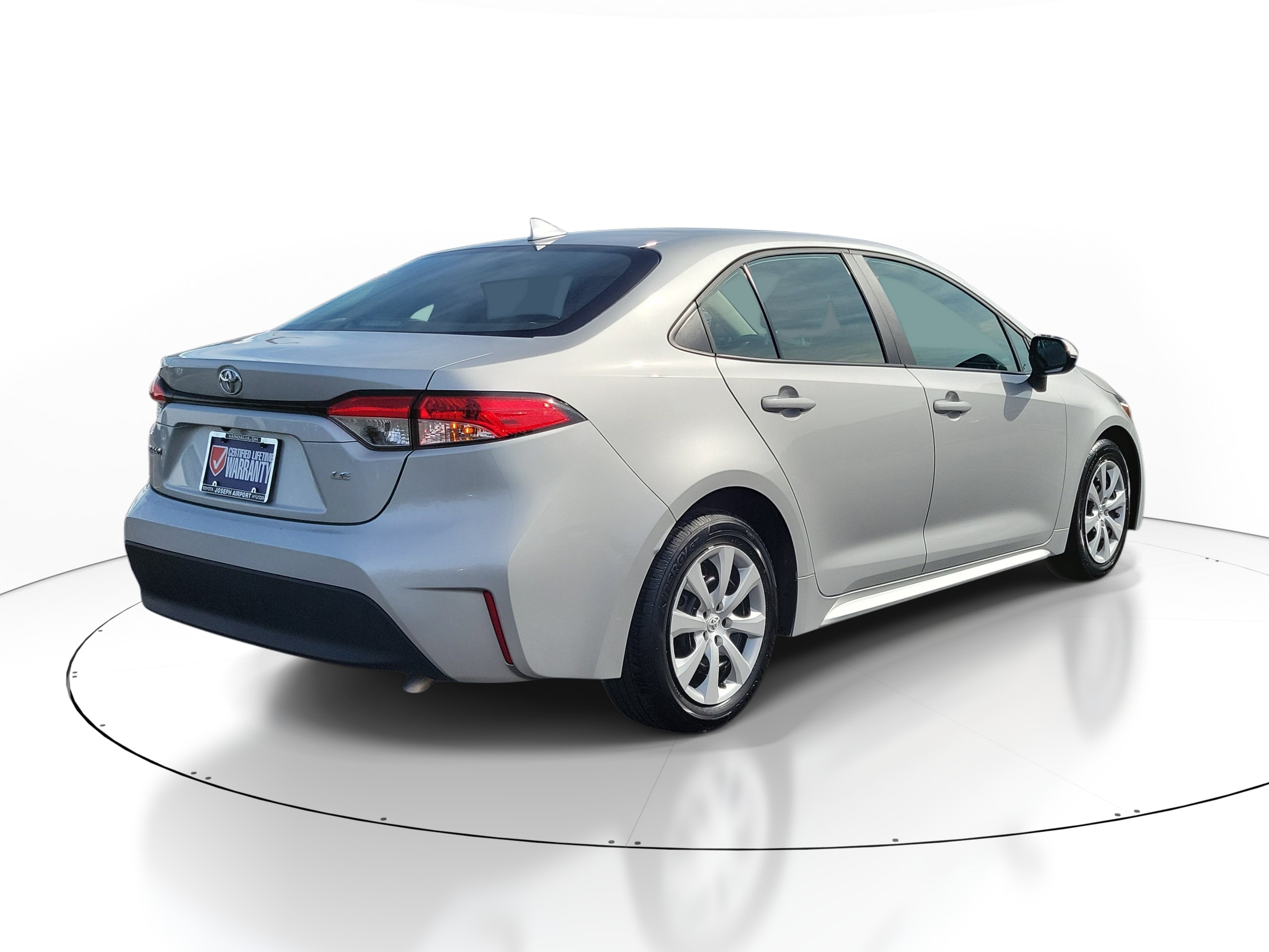 Used 2025 Toyota Corolla LE FWD image 4
