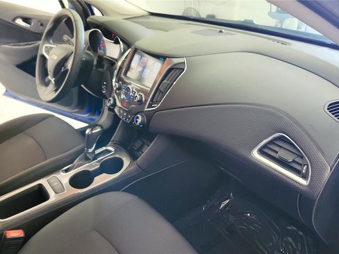 Used 2017 Chevrolet Cruze LT w/ Sun And Sound Package image 33