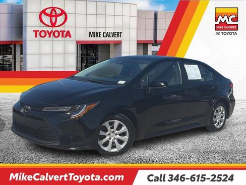 Certified 2025 Toyota Corolla LE FWD image 1