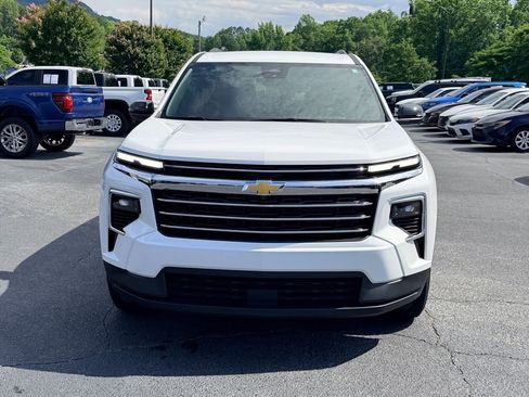 Used 2025 Chevrolet Traverse LT w/ Driver Confidence Package FWD image 9