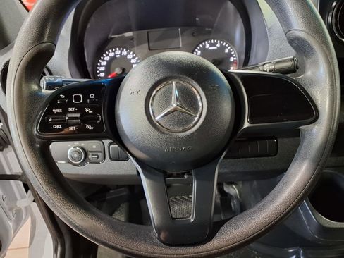 Used 2019 Mercedes-Benz Sprinter 2500 image 18