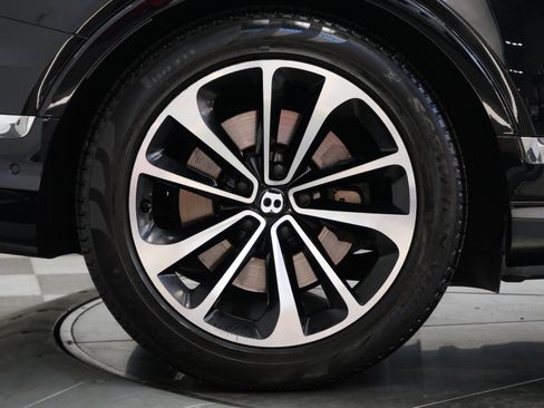 Used 2023 Bentley Bentayga AWD/4WD image 36