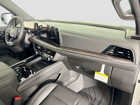 New 2026 Chevrolet Suburban LT w/ Comfort Package image 29