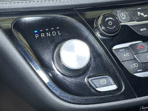 Certified 2022 Chrysler Pacifica Touring-L w/ S Appearance Package image 41