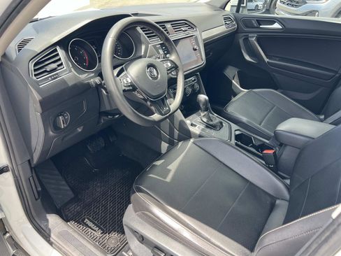 Used 2021 Volkswagen Tiguan SE FWD image 5