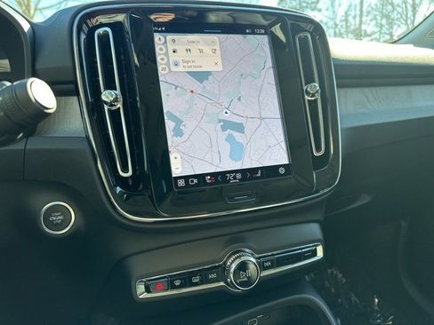 Certified 2025 Volvo XC40 B5 Core image 22