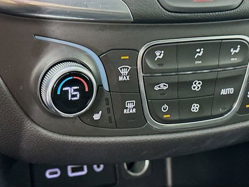 Used 2021 Chevrolet Equinox LT image 28