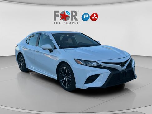 Used 2020 Toyota Camry SE w/ Cold Weather Package image 7