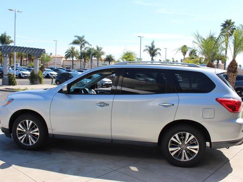 Used 2019 Nissan Pathfinder SL image 6