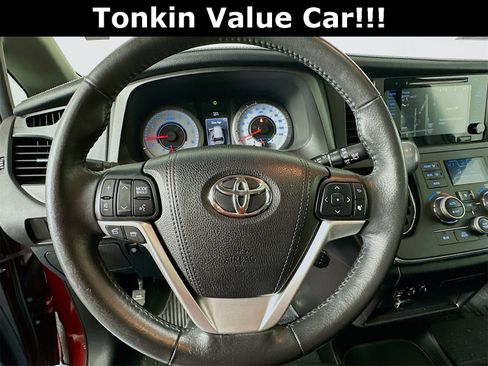 Used 2016 Toyota Sienna L image 12