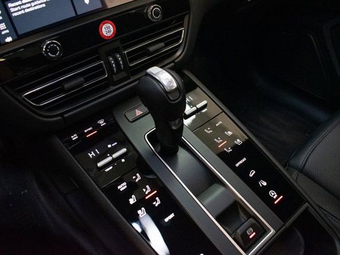 Certified 2025 Porsche Macan image 29