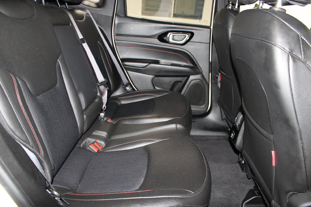 Used 2025 Jeep Compass Trailhawk AWD/4WD image 27