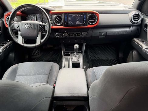 Used 2017 Toyota Tacoma TRD Sport w/ Tow Package (A/T) AWD/4WD image 2