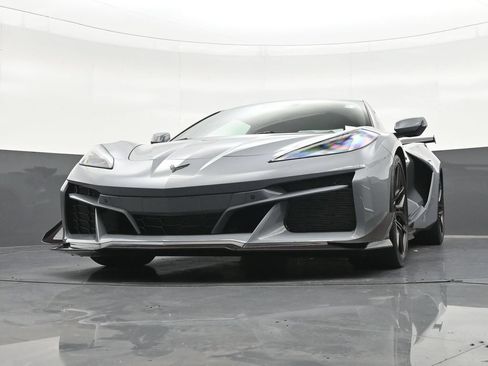 Used 2024 Chevrolet Corvette Z06 w/ Z07 Performance Package RWD image 31