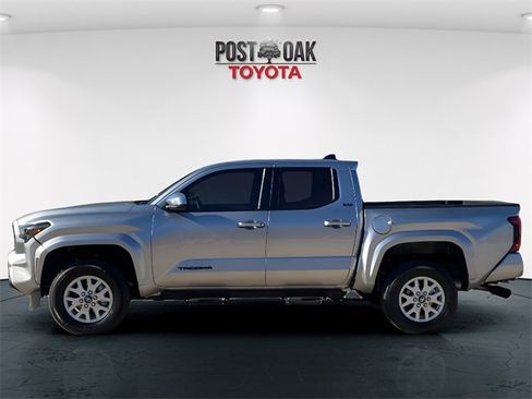 Used 2025 Toyota Tacoma SR5 image 4
