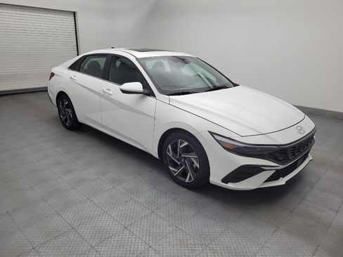 Used 2025 Hyundai Elantra SEL FWD image 11