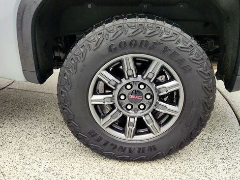 Used 2024 GMC Sierra 1500 AT4X AWD/4WD image 9