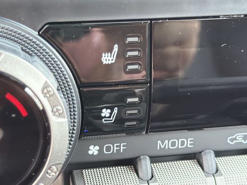 Used 2026 Toyota 4Runner Limited AWD/4WD image 31