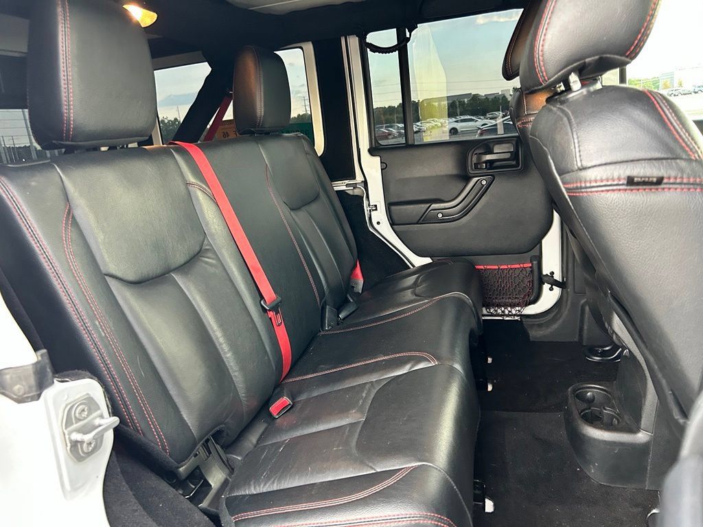 Used 2017 Jeep Wrangler Unlimited Rubicon AWD/4WD image 14