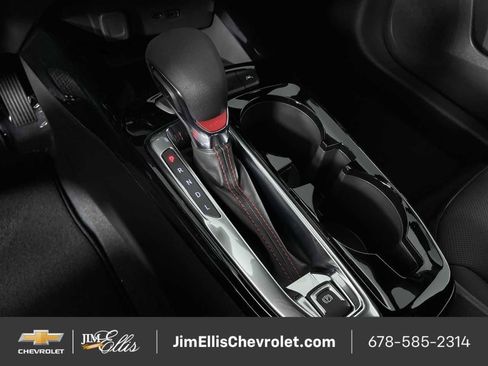 Certified 2025 Chevrolet Trax RS w/ Sunroof Package FWD image 15