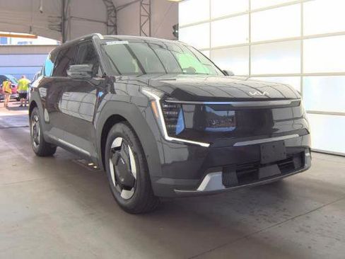 Used 2026 Kia EV9 Wind AWD/4WD image 4