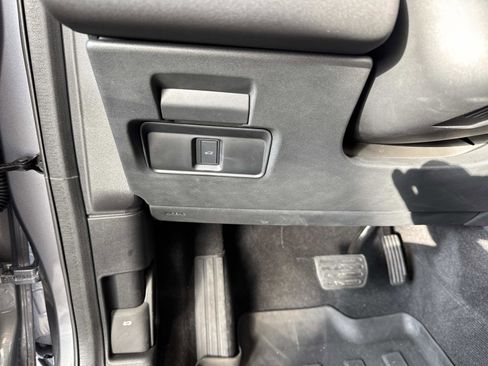 Certified 2025 Land Rover Discovery Sport S image 33