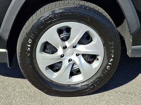 Used 2022 Toyota RAV4 LE image 8