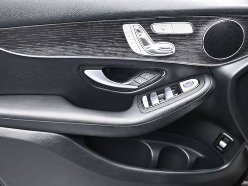 Used 2021 Mercedes-Benz GLC 300 4MATIC w/ Premium Package image 8