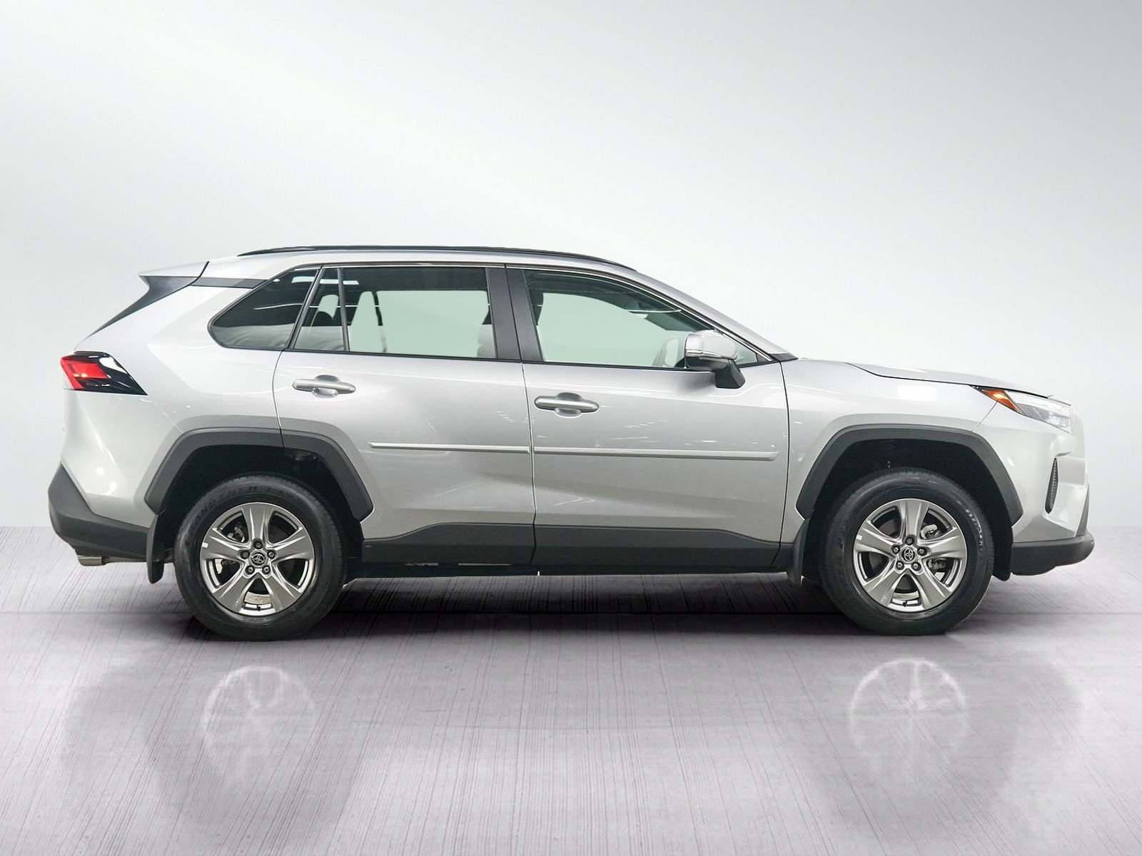 Used 2024 Toyota RAV4 XLE AWD/4WD image 6