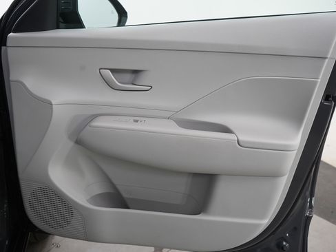 Used 2024 Hyundai Kona SE AWD/4WD image 11