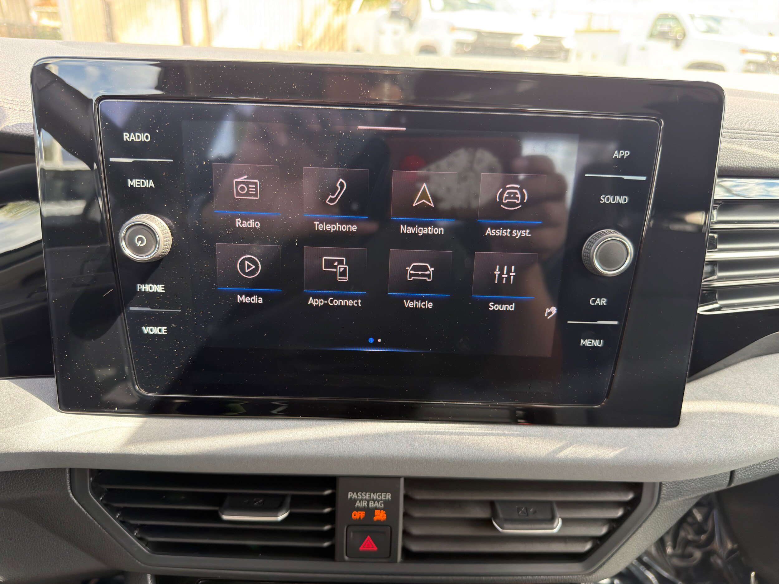 Used 2025 Volkswagen Jetta SE FWD image 33