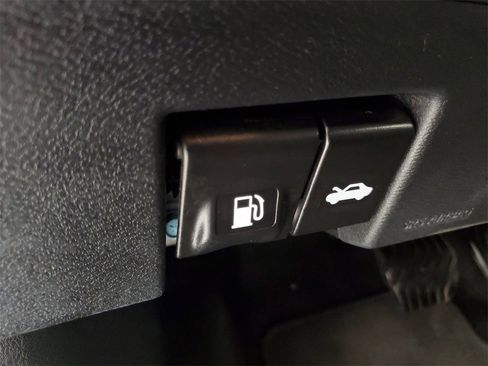 Used 2024 Nissan Versa SR image 14