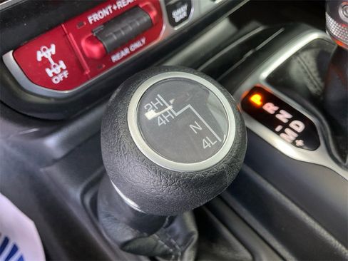 Used 2024 Jeep Wrangler Unlimited Rubicon image 26