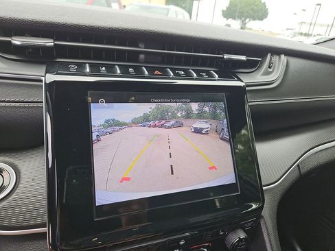 Used 2025 Jeep Grand Cherokee Altitude AWD/4WD image 22