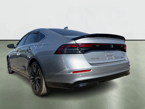 Used 2023 Honda Accord Touring image 3