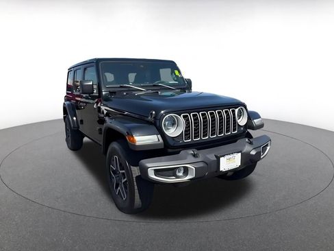 Used 2025 Jeep Wrangler Unlimited Sahara AWD/4WD image 15