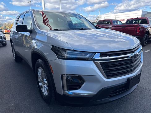 Used 2022 Chevrolet Traverse LS image 4