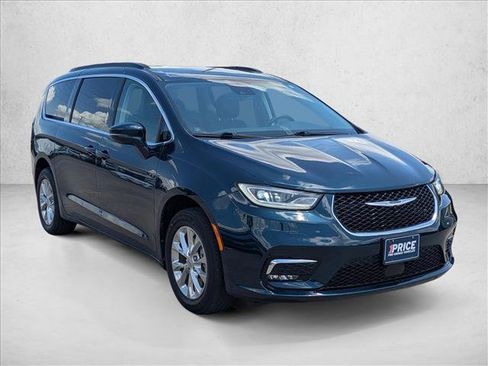 Used 2022 Chrysler Pacifica Touring-L AWD/4WD image 3