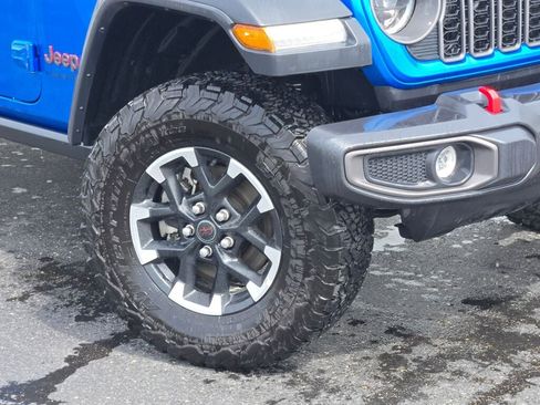 Used 2025 Jeep Wrangler Unlimited Rubicon AWD/4WD image 3
