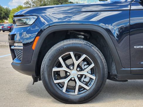 Used 2024 Jeep Grand Cherokee Limited AWD/4WD image 8